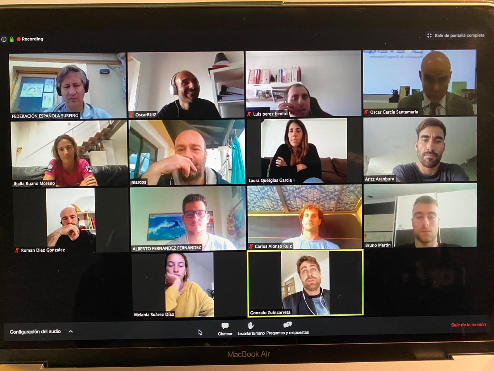 Primera conferencia en red de la Federación Española de Surfing y logra reunir a todos los deportistas de sus equipos nacionales, a técnicos y trabajadores de la institución