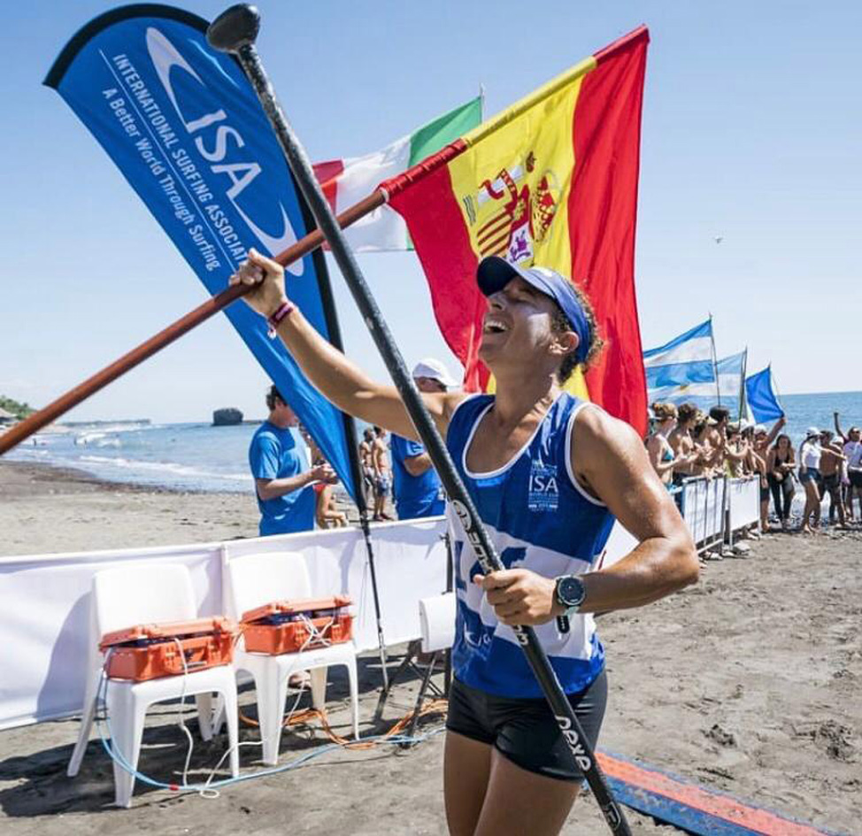 Esperanza Barreras; una vida en el mar y una vitrina llena de trofeos
