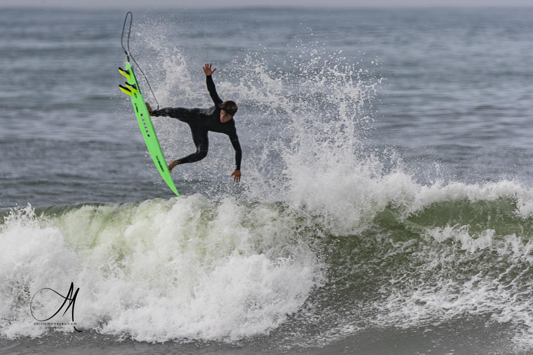 Moisés Domínguez; campeón de España sub 18: talento y alegría para un surfing de altos vuelos