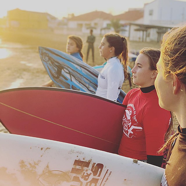 Saorí García y Paula Fernández se imponen en la decima edición del “Surfito Bahía de Mazarrón”