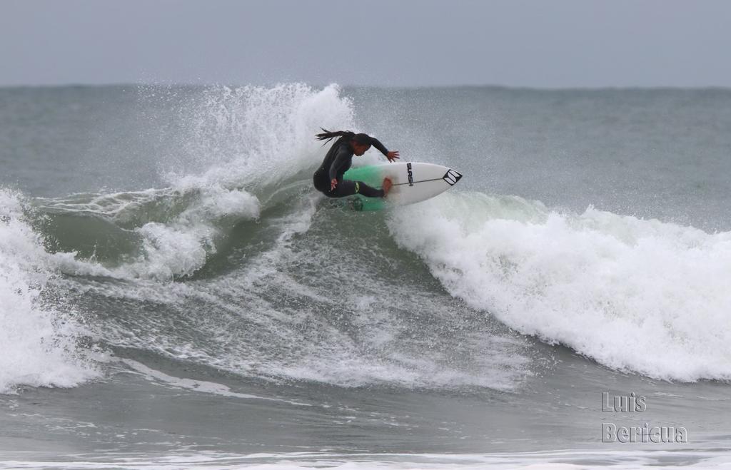 Alicia Takahashi, cuando el surf llega por casualidad y se queda para siempre