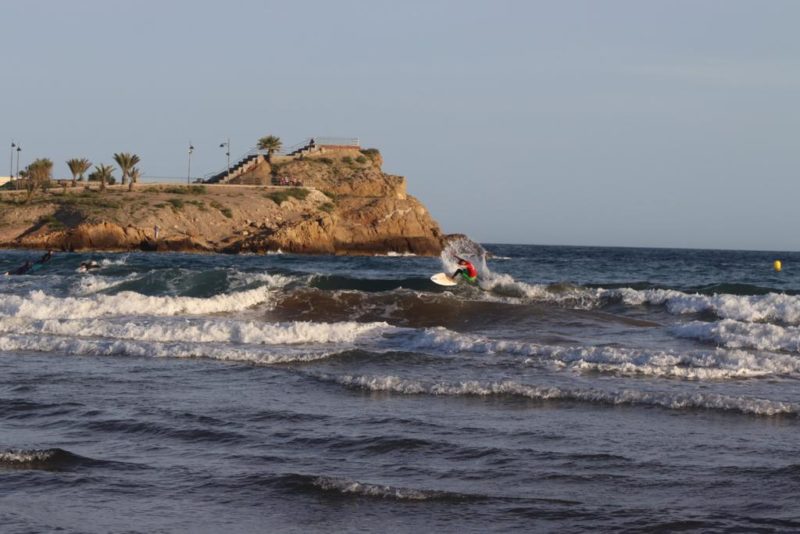 El próximo sábado 26 de febrero Murcia acogerá la primera prueba del Surfing KIDS en la playa de Bahía