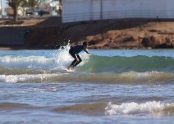 Bahía Junior Kids: Brillando en la Liga de Surfing