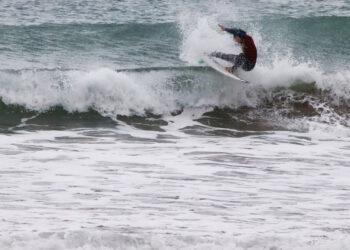 Vuelven las olas y los grandes eventos del surf: Campeonato de España Bahía Surfing Kids 2025 y Surfito 15