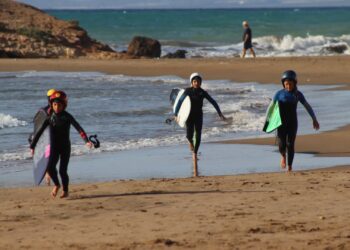 La Federación de Surf de la Región de Murcia hace balance de un 2025 clave para el crecimiento del surf regional